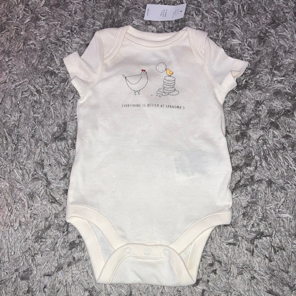 Charming cream Baby gap Onesie everything is getter at grandmas 0-3 hen
